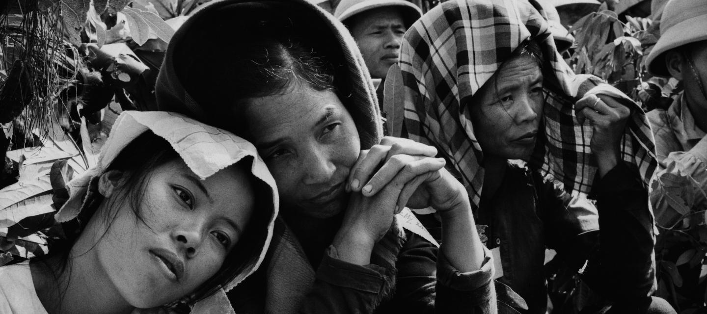 Femmes en deuil après la mort de Ho Chi Minh, Nord Vietnam, 1969